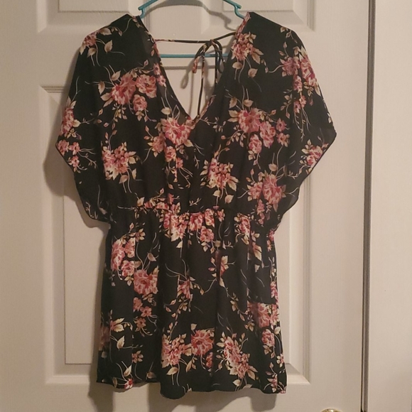 Torrid size 0 floral dolman sleeve top - Picture 4 of 4